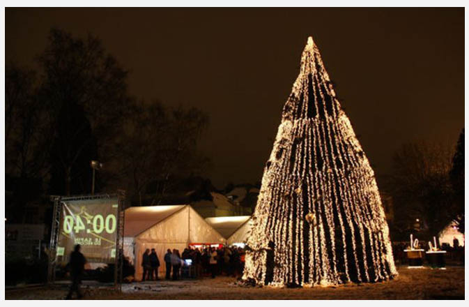 Most lights lit simultaneously on a Christmas tree