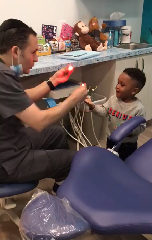 New Jersey Jewish Dentist Wows Kid with Magic Tricks, Makes Netizens Wish He Accepts Adult ...