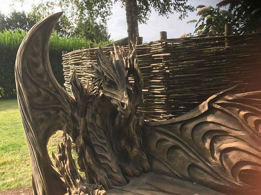 Estonian Artist Carve Spectacular Dragon Bench Using Chainsaw