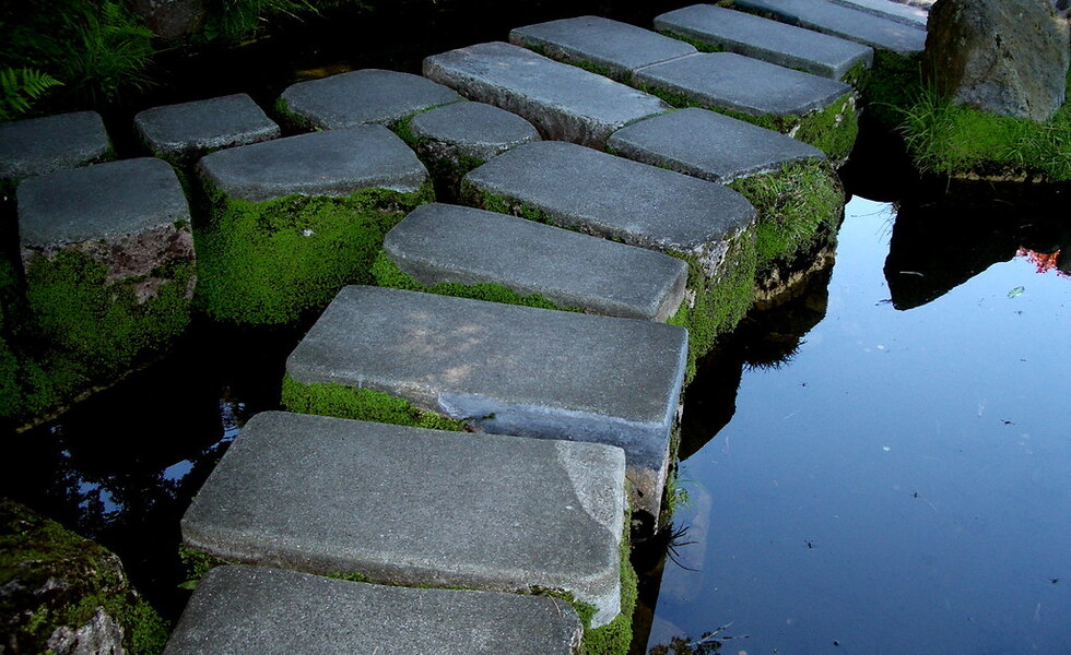 Stepping-Stone Paths That Feel Intentional - Landscaping Rock Ideas