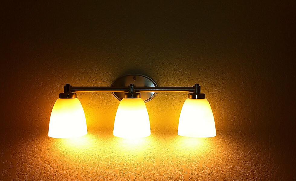 Mirrors and Lighting That Expand the Room