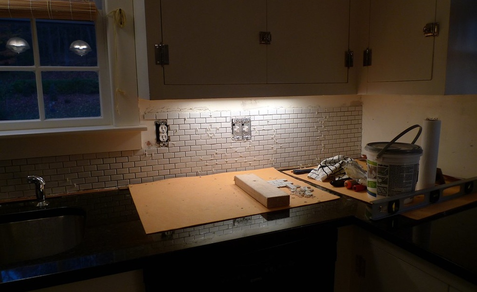 Backsplash Wins That Protect Walls and Budget