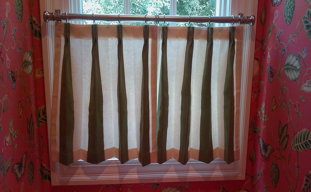 Caf Curtains and Layered Window Treatments
