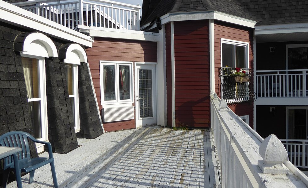 A Compact Deck Starter Footprint