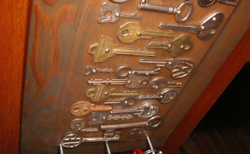 Wooden entryway key holder with hooks and a mail sorter slot